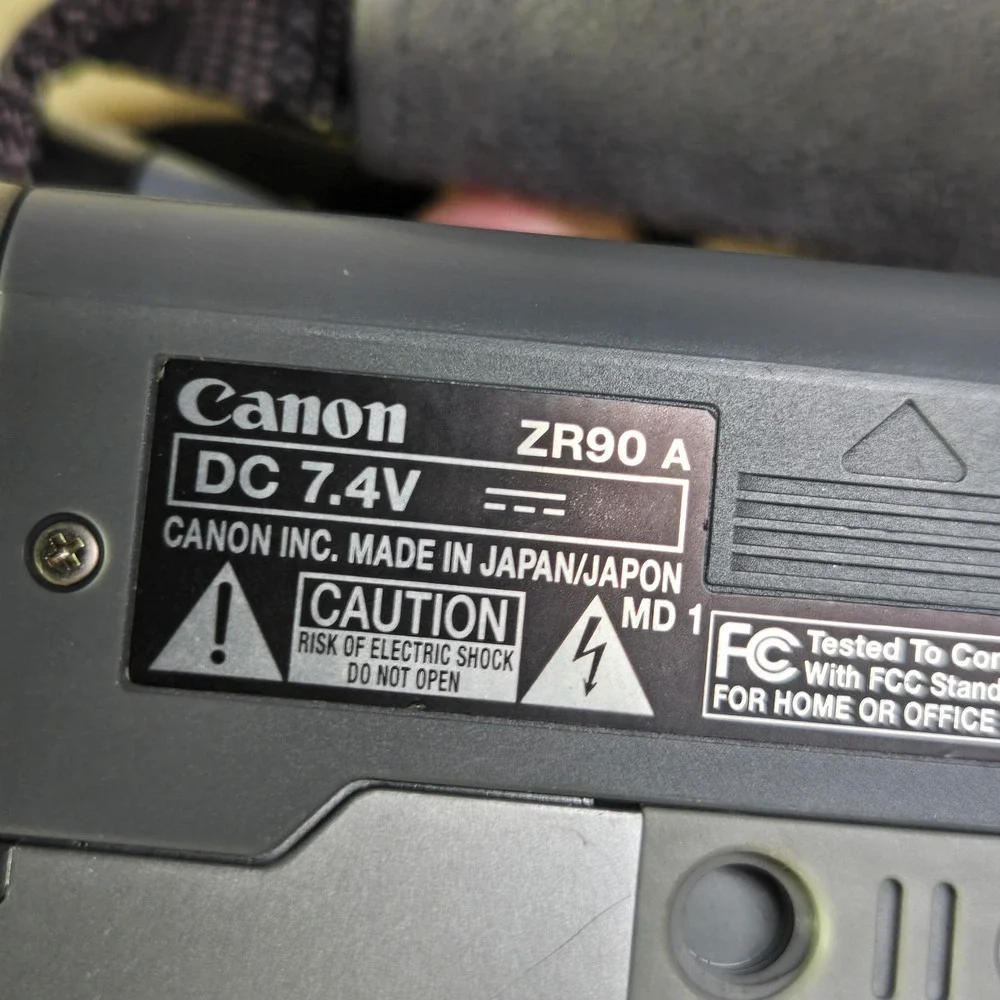 Canon ZR90 Mini DV Camcorder Black Screen For parts/repair was working